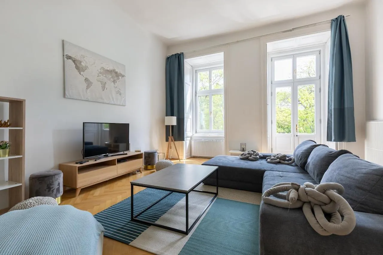 Super Central 2Br-2Bt With Balcony&View&Sauna&Jacuzzi Boedapest Appartement