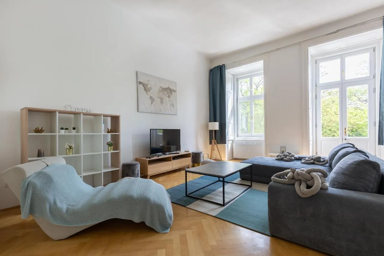 Super Central 2Br-2Bt With Balcony&View&Sauna&Jacuzzi Boedapest