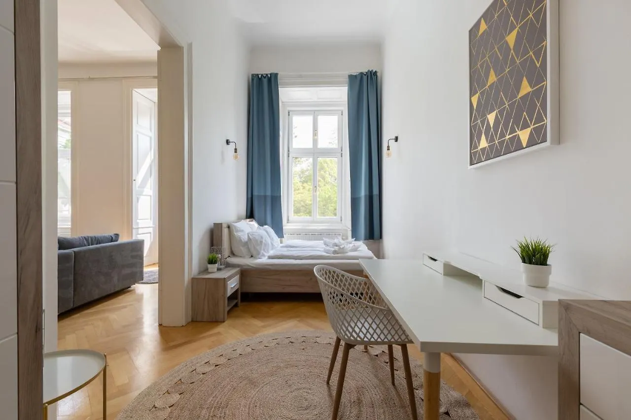 Super Central 2Br-2Bt With Balcony&View&Sauna&Jacuzzi Boedapest Hongarije