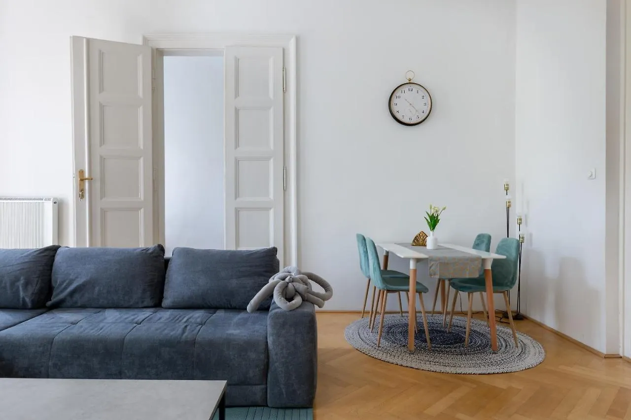 Super Central 2Br-2Bt With Balcony&View&Sauna&Jacuzzi Boedapest Appartement