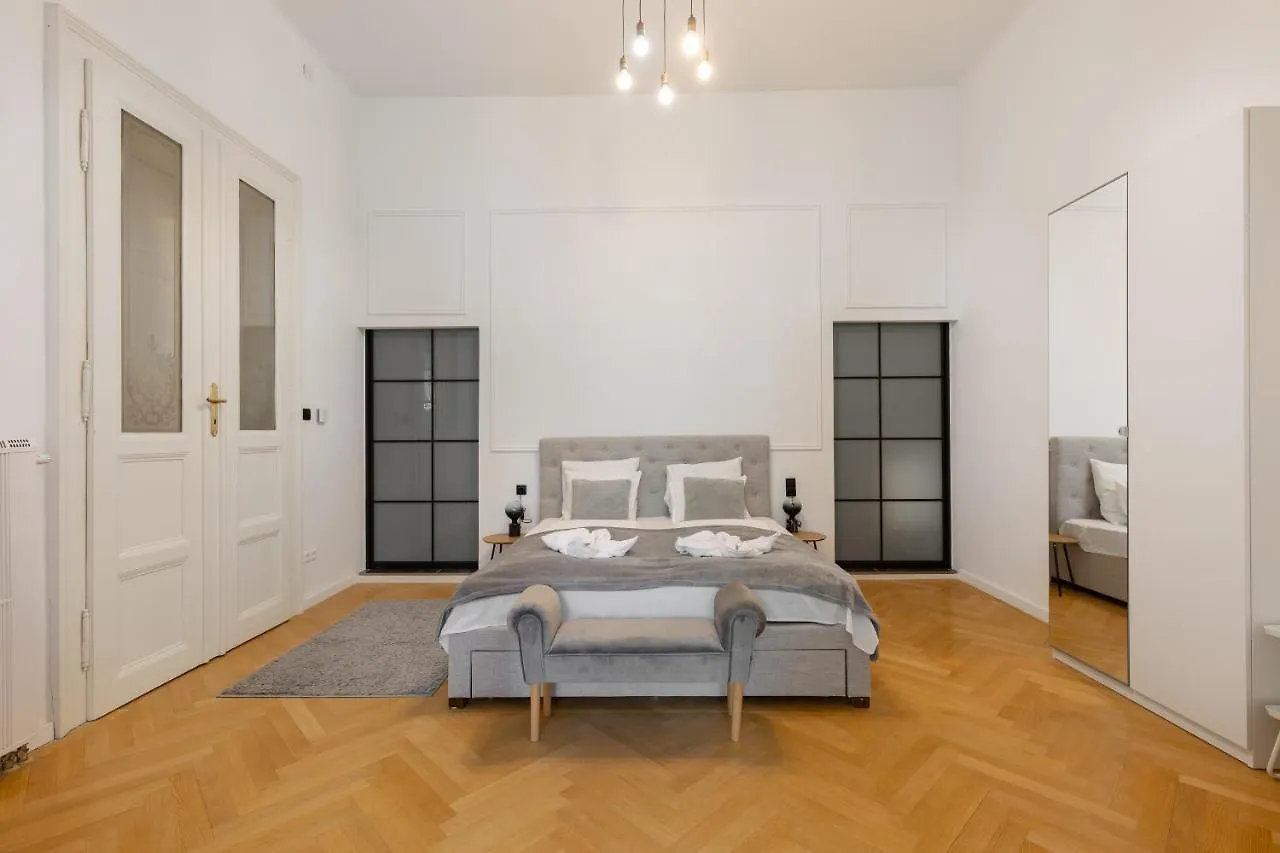 Super Central 2Br-2Bt With Balcony&View&Sauna&Jacuzzi Boedapest