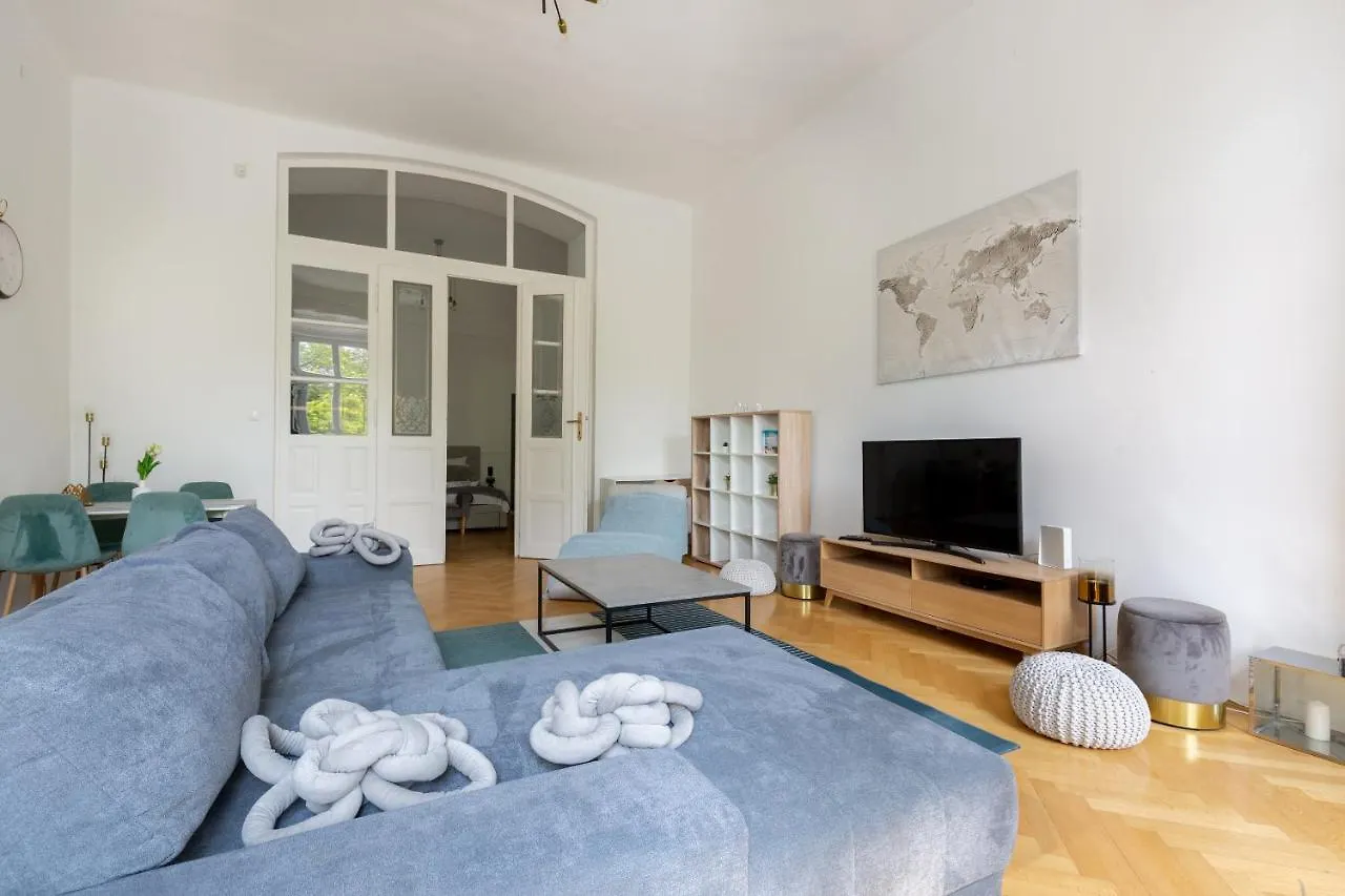 Super Central 2Br-2Bt With Balcony&View&Sauna&Jacuzzi Budapest 0*,  Magyarország
